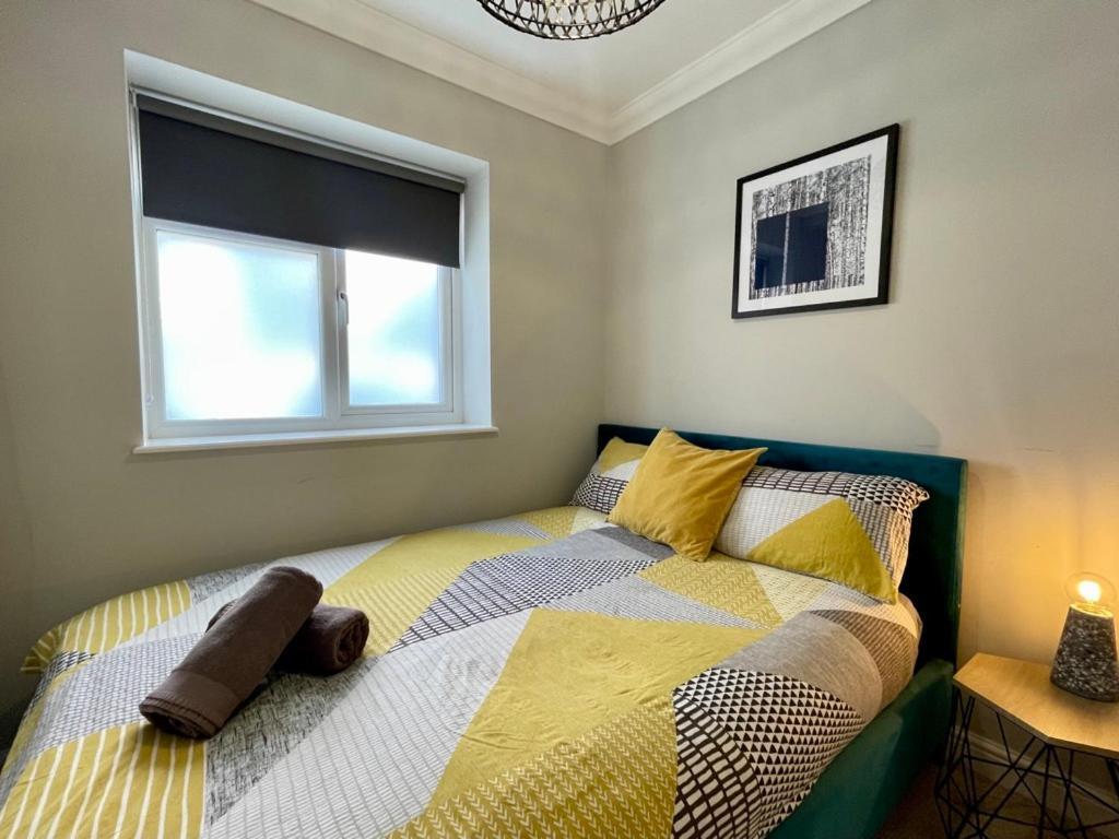 Stylish Modern Two Bedroom Apartment With Garden Cardiff Exterior photo